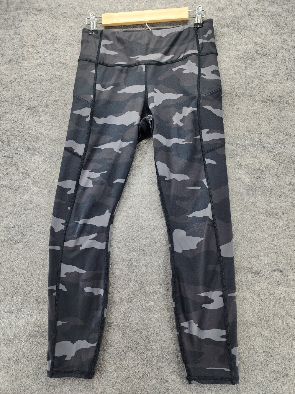 Athleta Capri Leggings Womens Small Pull On Gray Camo Activewear